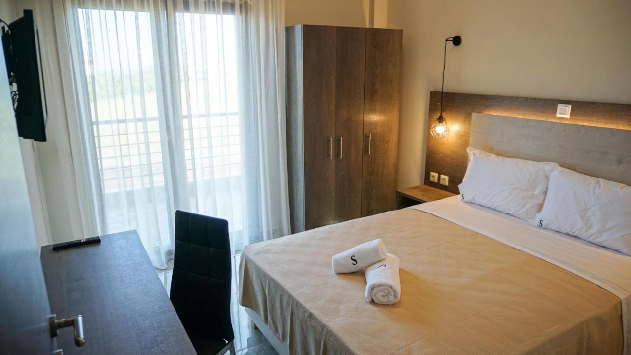 Sinodinos Deluxe Apartments Афитос Экстерьер фото